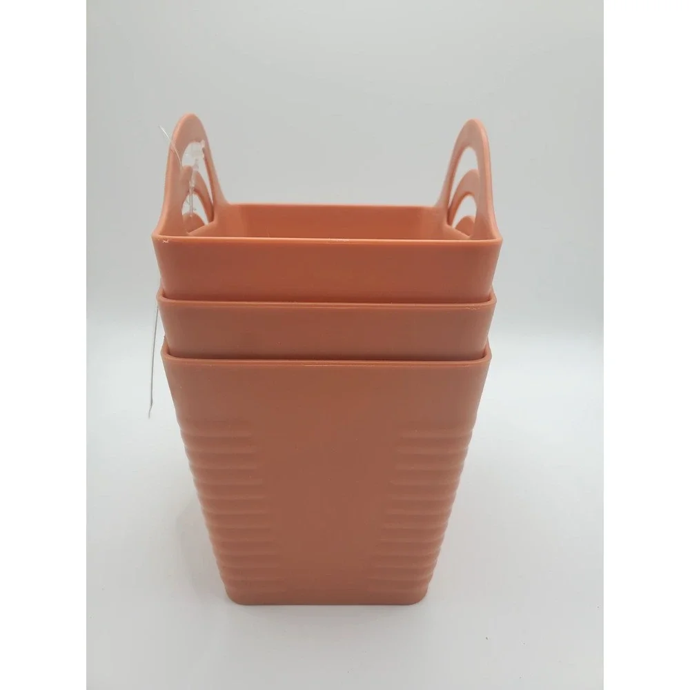 Cute set of containers